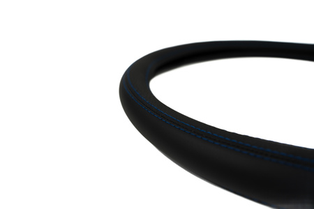 Pokrowiec na kierownicę nakładka z niebieskim szyciem